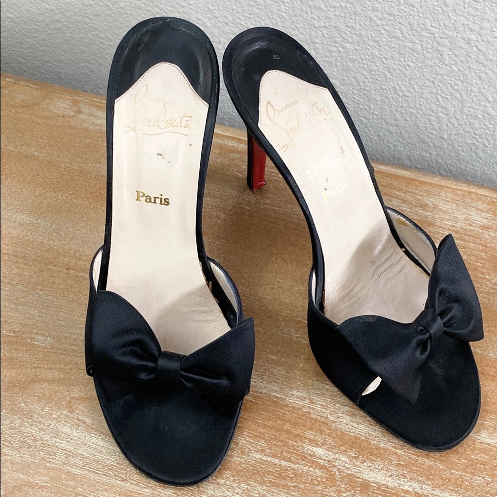 AUTHENTICChristian Louboutin satinblack bowsandals